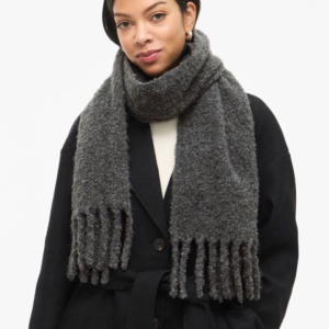 Bufanda de punto bouclé gris oscuro con flecos – VILA